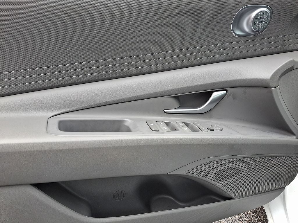 2023 Hyundai ELANTRA SEL FWD