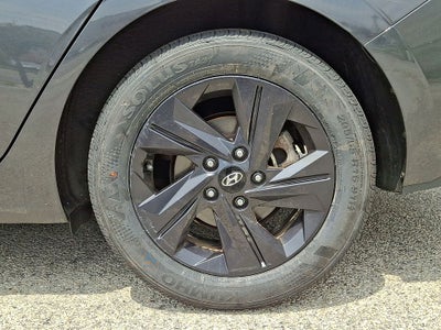 2023 Hyundai ELANTRA SEL FWD