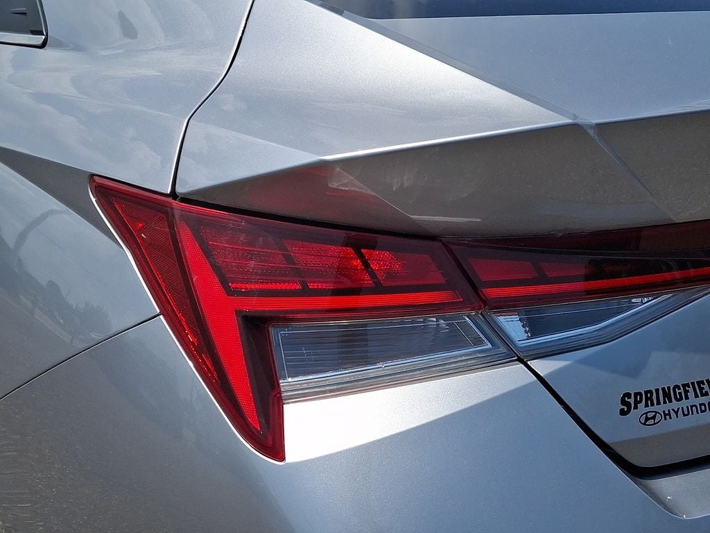 2022 Hyundai ELANTRA Limited FWD