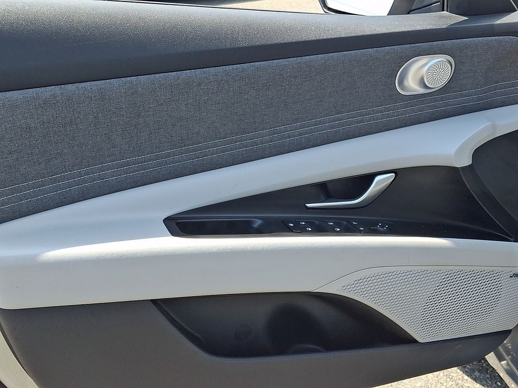 2022 Hyundai ELANTRA Limited FWD