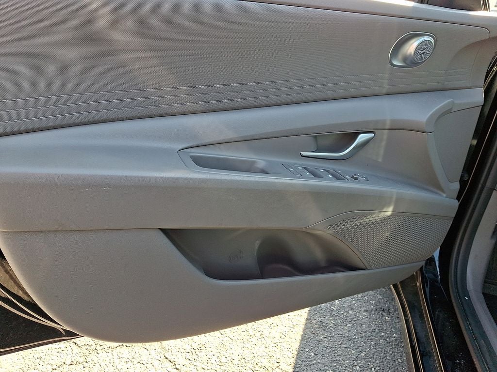 2023 Hyundai ELANTRA SE FWD