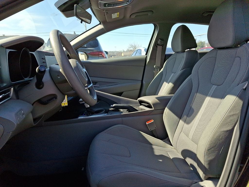 2023 Hyundai ELANTRA SE FWD