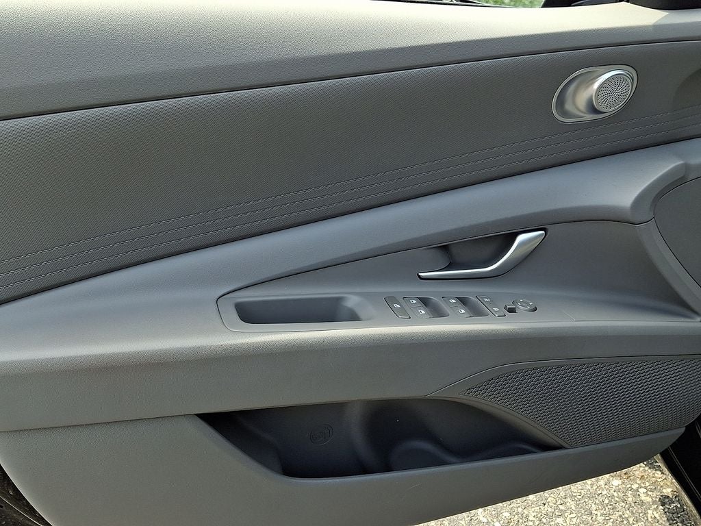 2025 Hyundai ELANTRA SE FWD