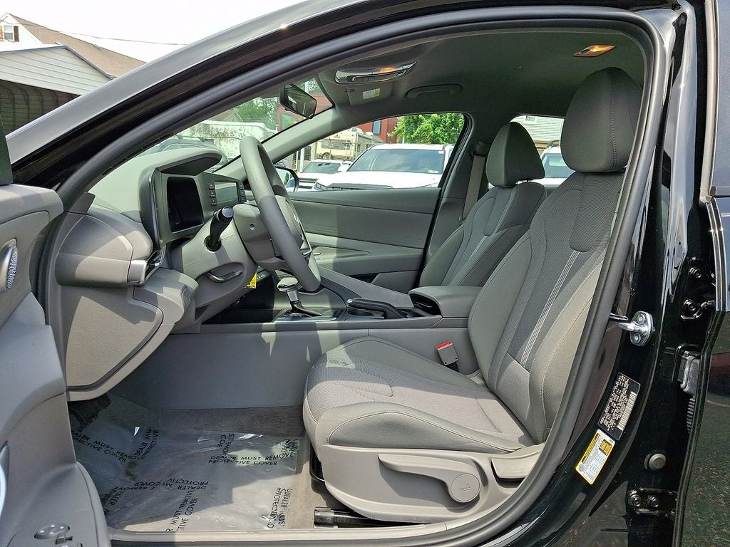2025 Hyundai ELANTRA SE FWD