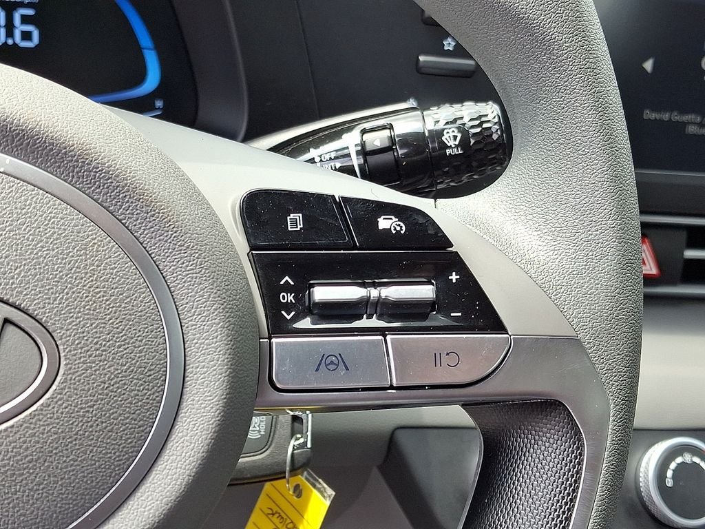 2025 Hyundai ELANTRA SE FWD