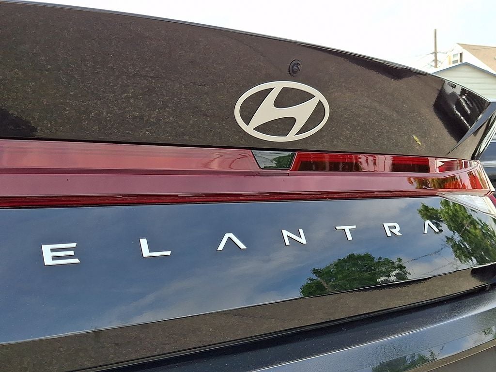 2025 Hyundai ELANTRA SE FWD