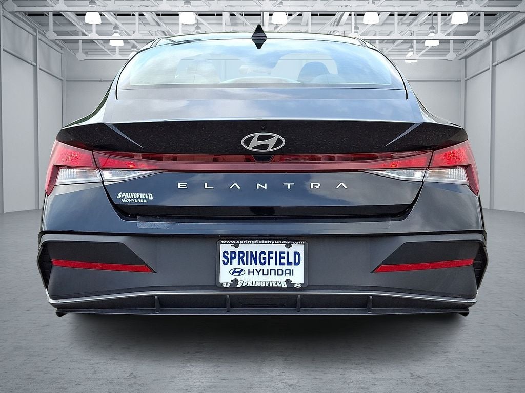 2025 Hyundai ELANTRA SE FWD