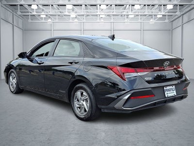 2025 Hyundai ELANTRA SE FWD