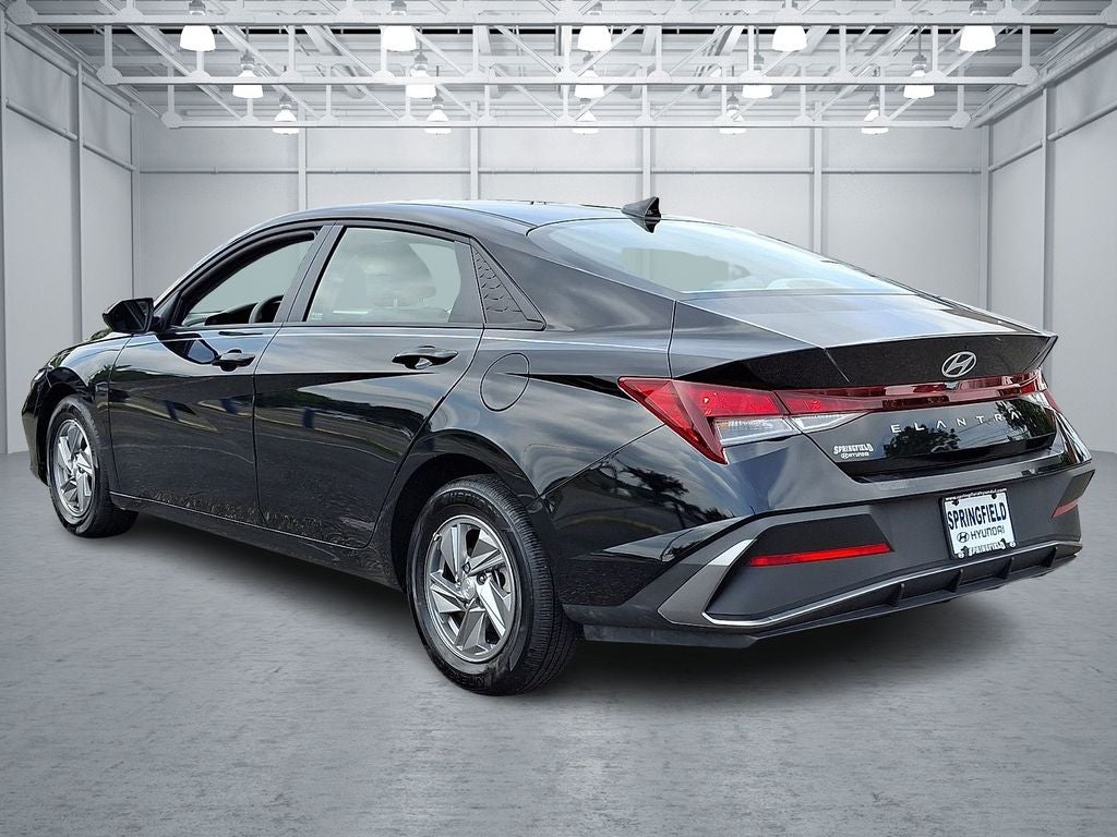 2025 Hyundai ELANTRA SE FWD