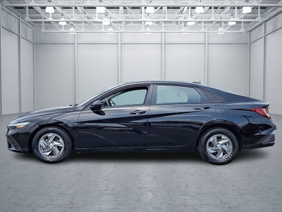 2025 Hyundai ELANTRA SE FWD