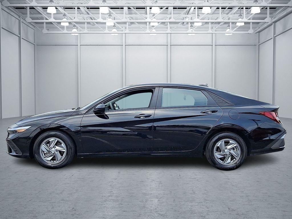 2025 Hyundai ELANTRA SE FWD