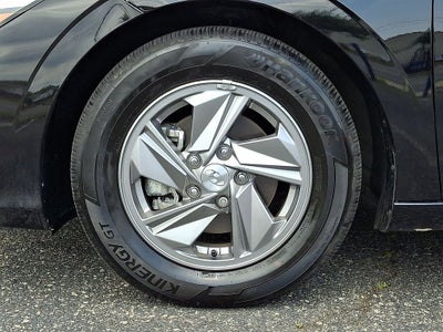2025 Hyundai ELANTRA SE FWD