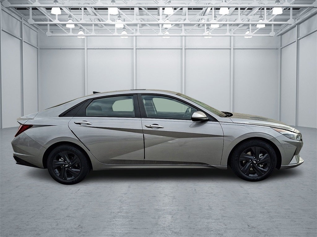 2023 Hyundai ELANTRA SEL FWD