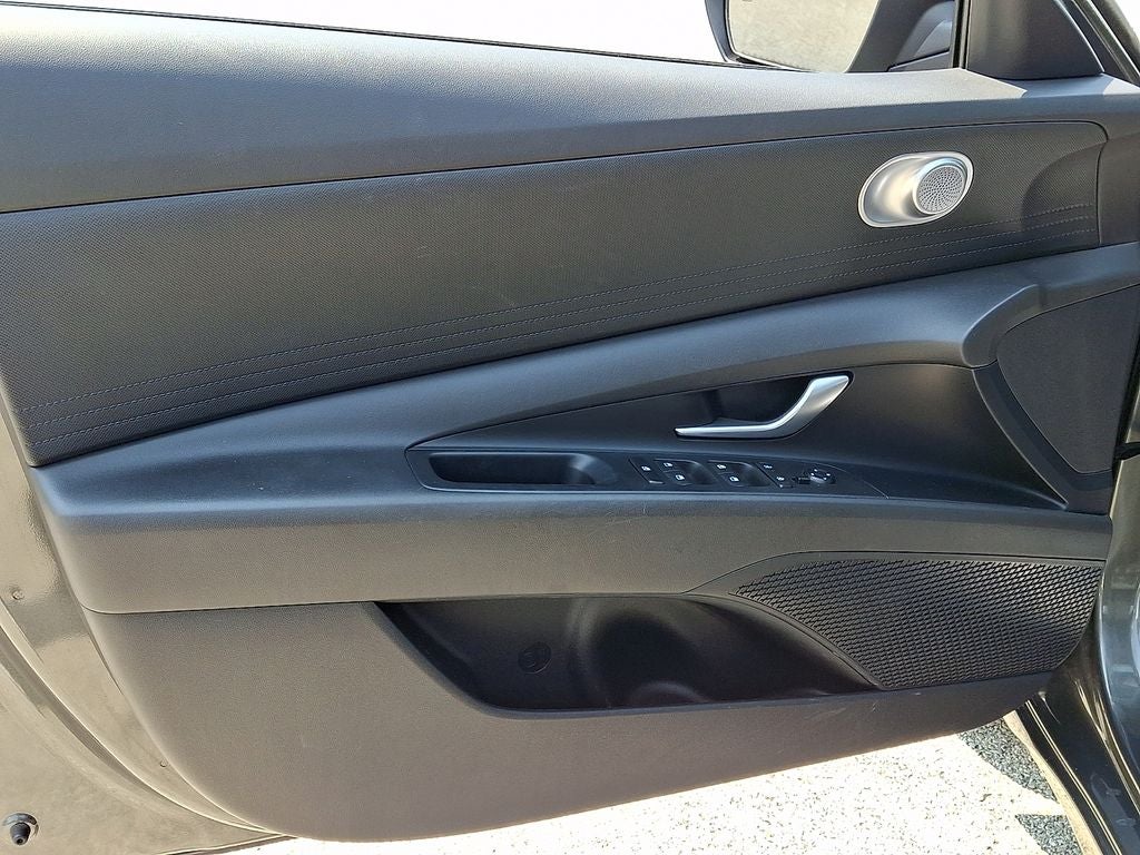 2024 Hyundai ELANTRA SEL FWD