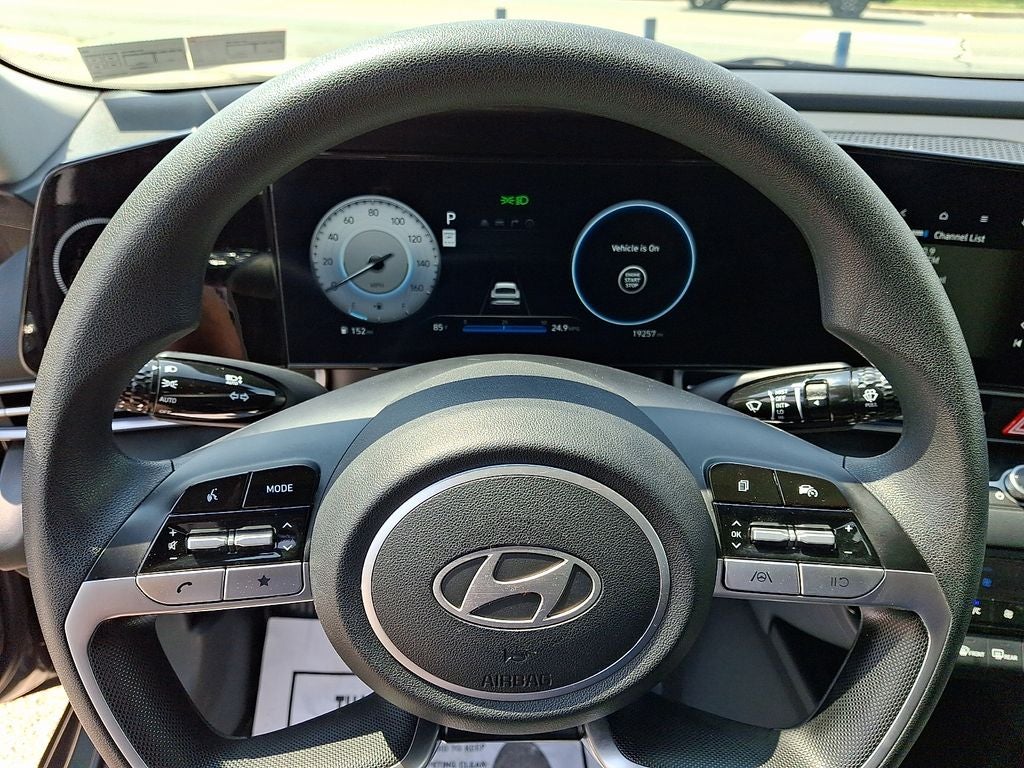 2024 Hyundai ELANTRA SEL FWD