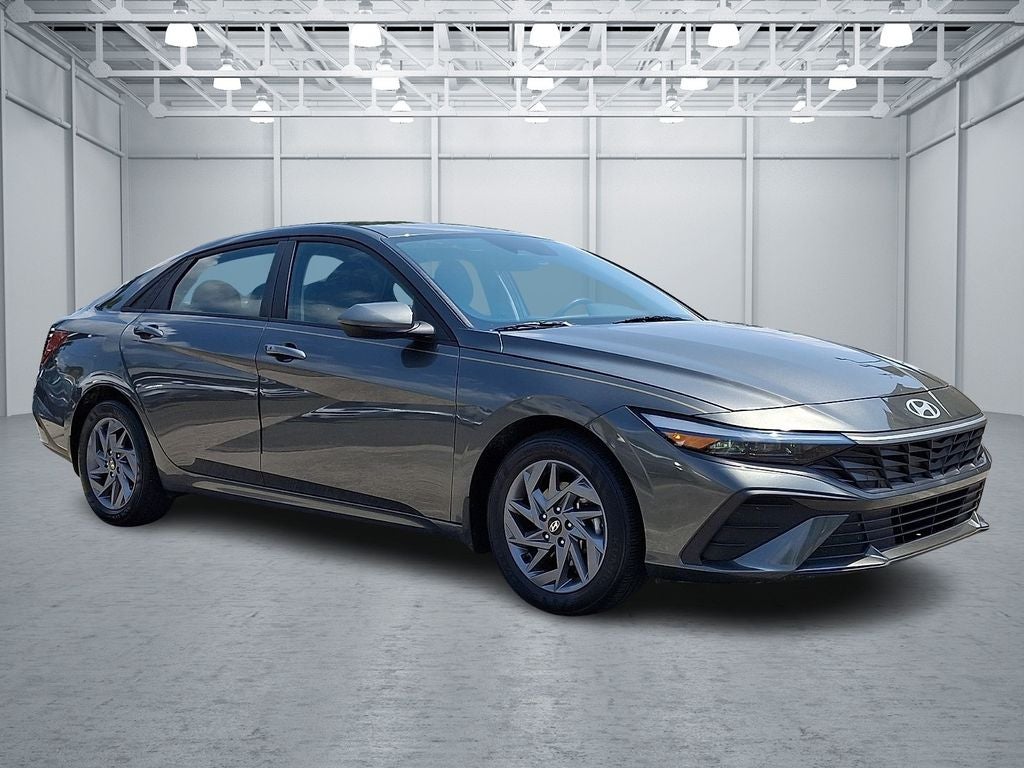 2024 Hyundai ELANTRA SEL FWD