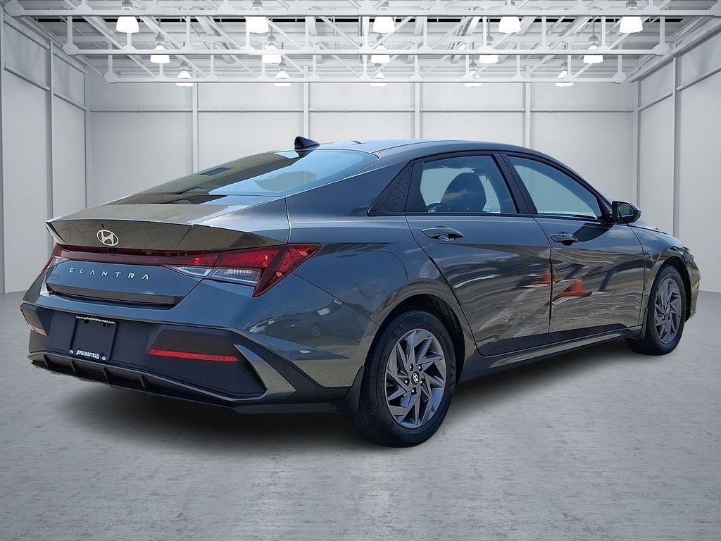 2024 Hyundai ELANTRA SEL FWD
