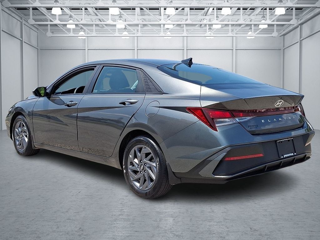 2024 Hyundai ELANTRA SEL FWD
