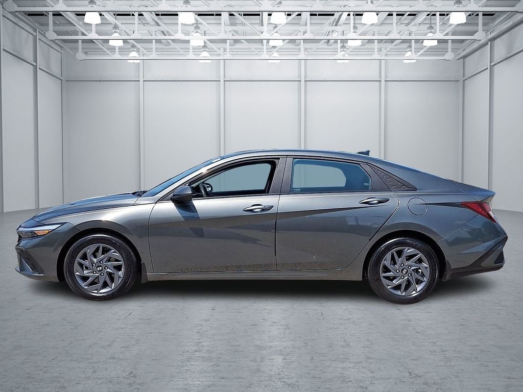 2024 Hyundai ELANTRA SEL FWD