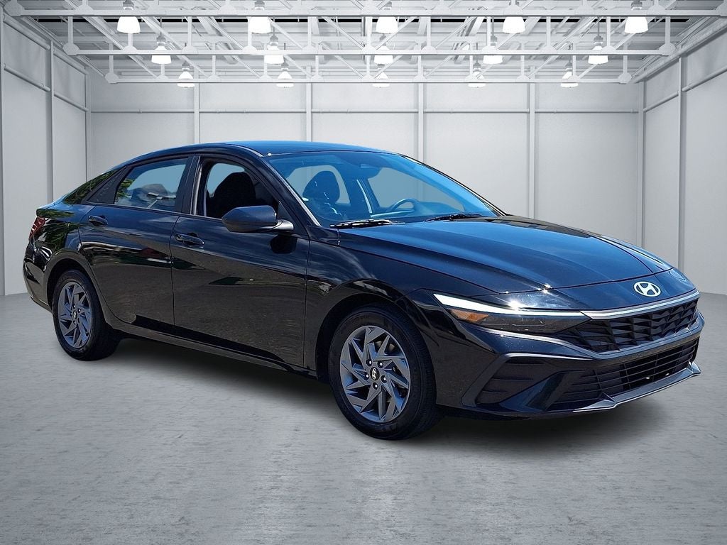 2024 Hyundai ELANTRA SEL FWD