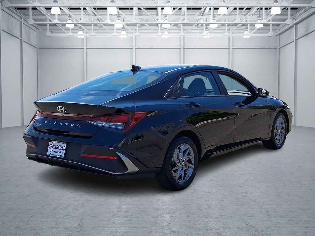 2024 Hyundai ELANTRA SEL FWD
