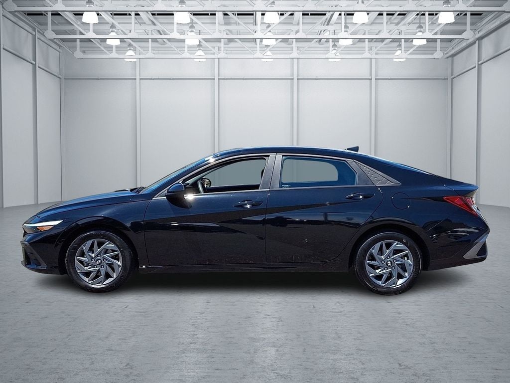 2024 Hyundai ELANTRA SEL FWD