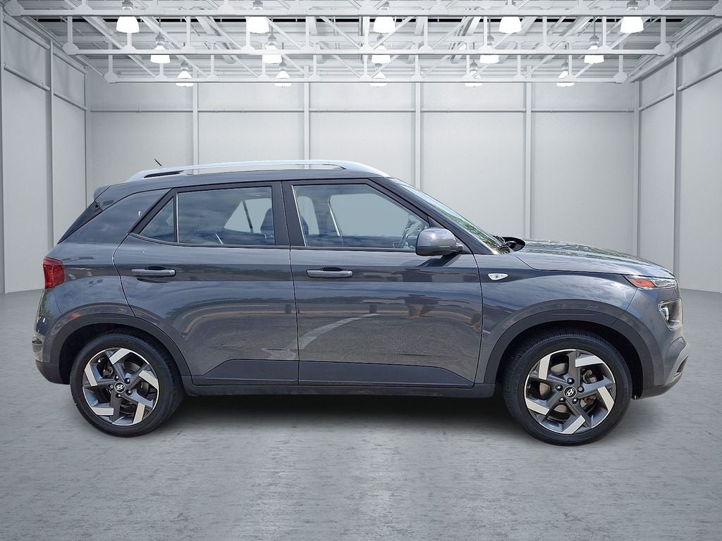 2023 Hyundai VENUE SEL FWD