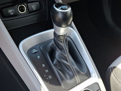 2025 Hyundai VENUE SEL FWD