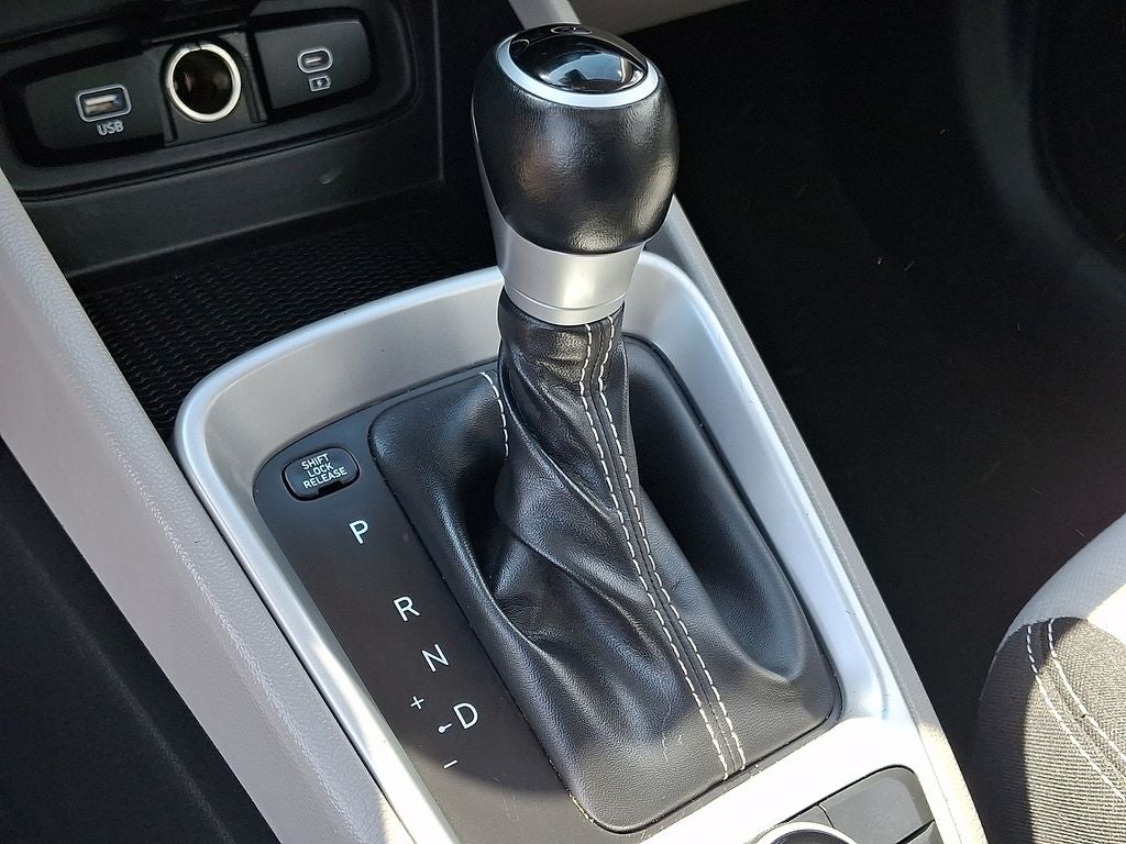 2025 Hyundai VENUE SEL FWD