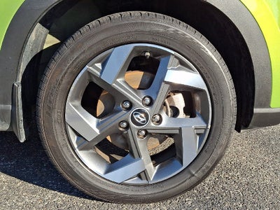 2024 Hyundai VENUE SEL FWD