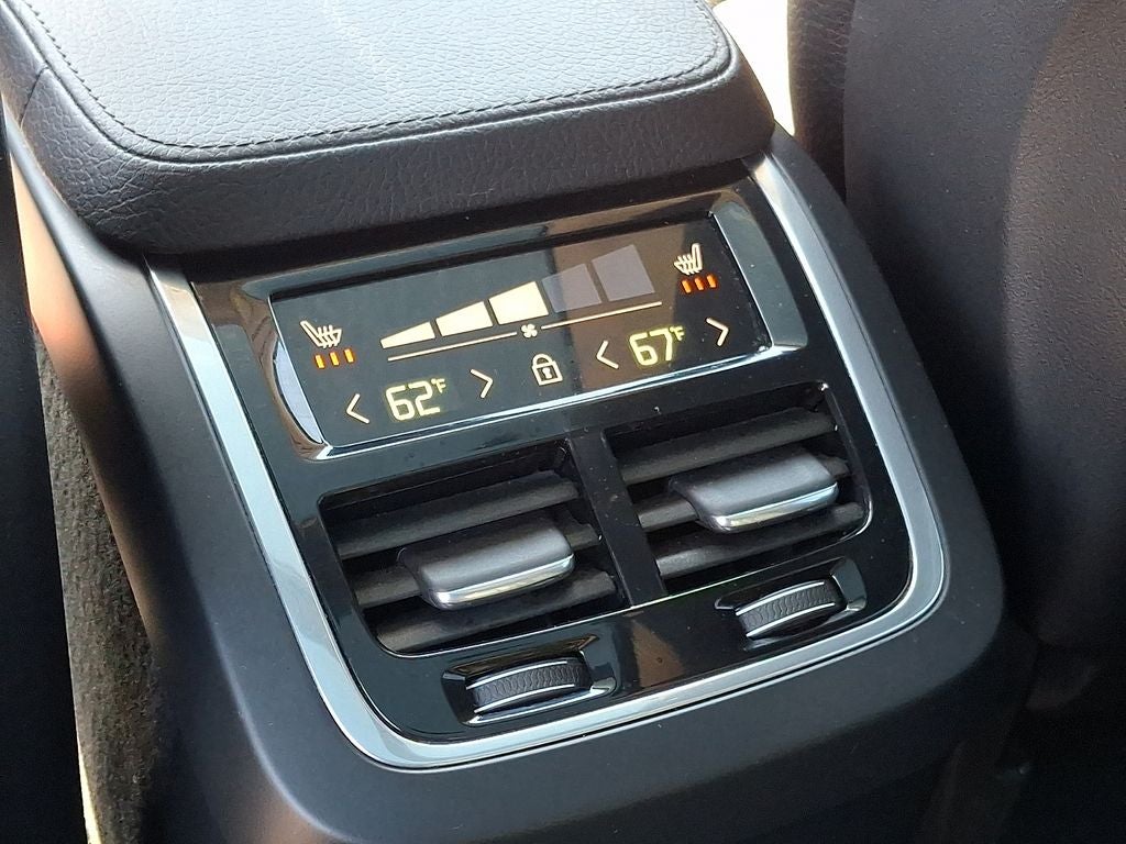2020 Volvo XC90 T6 Momentum AWD