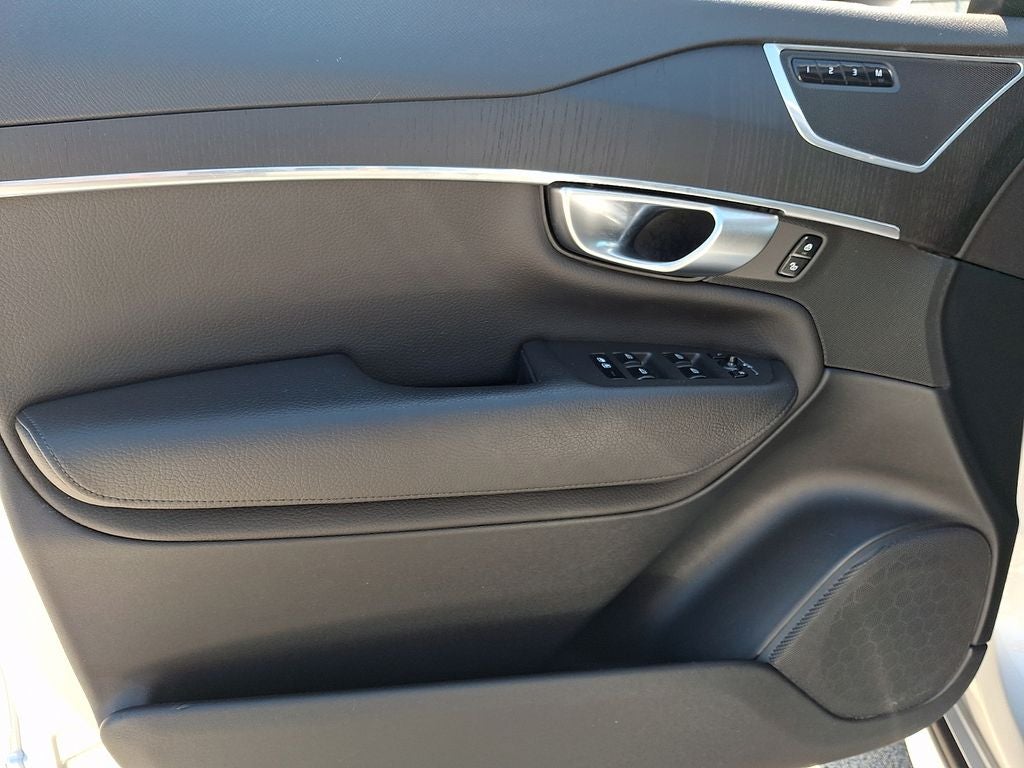 2020 Volvo XC90 T6 Momentum AWD