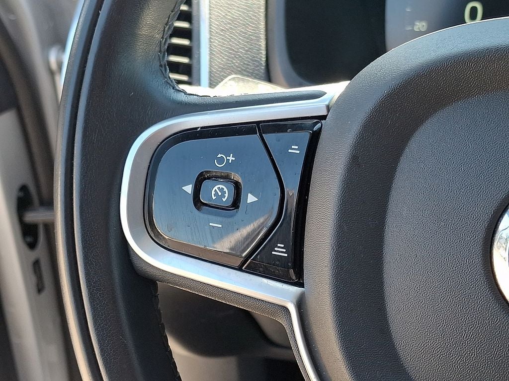 2020 Volvo XC90 T6 Momentum AWD