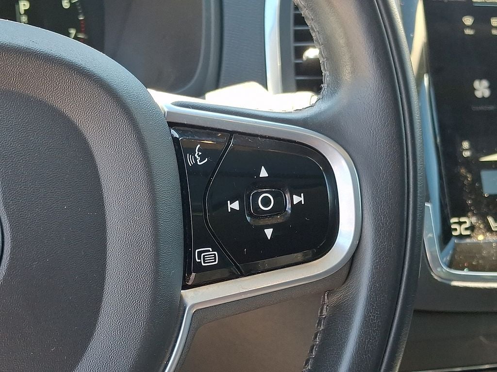 2020 Volvo XC90 T6 Momentum AWD